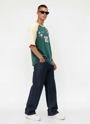 Bully Essence Club Raglan in green / cream, alternate angle 1