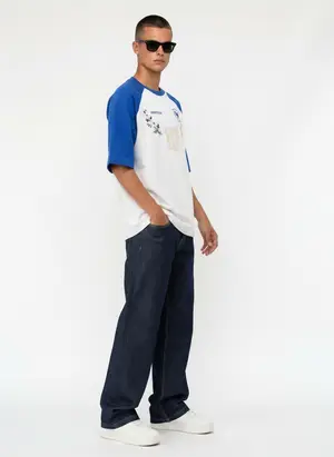 Bully Essence Club Raglan in white / royal, alternate angle 1