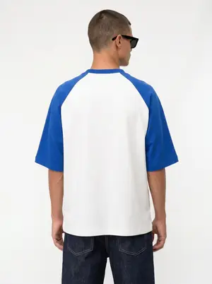Bully Essence Club Raglan in white / royal, alternate angle 2