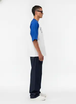 Bully Essence Club Raglan in white / royal, alternate angle 3