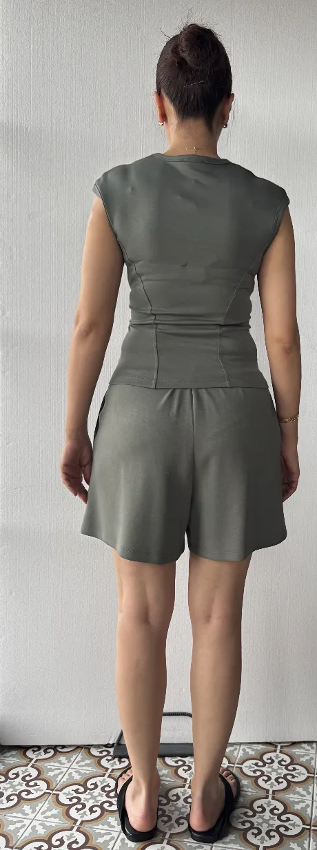 Green comfortwear — back reference